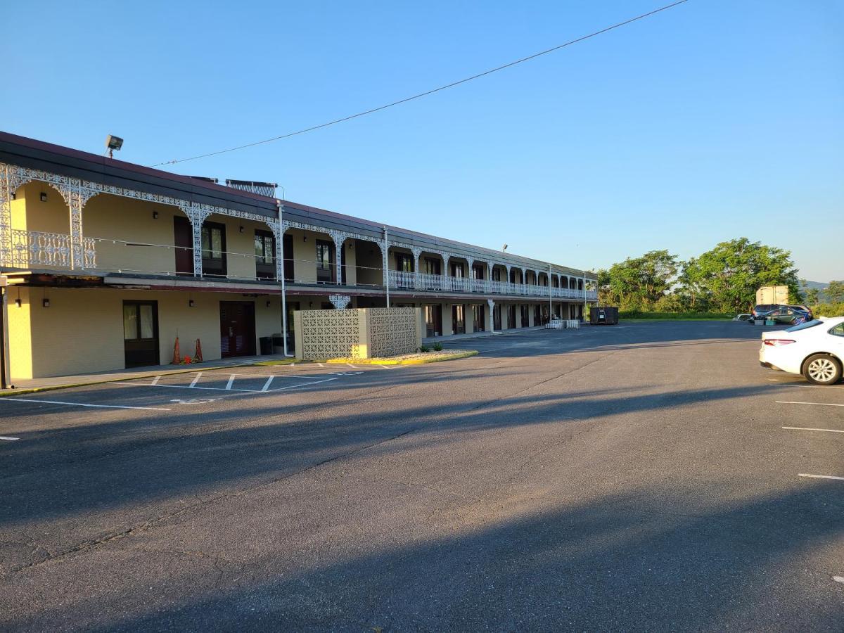 Red Roof Inn Staunton Exterior foto